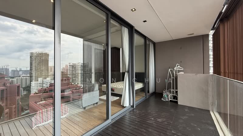 OUE Twin Peaks Condominium For Sale at S$ 1,200,000 | PropertyGuru Singapore - Balcony