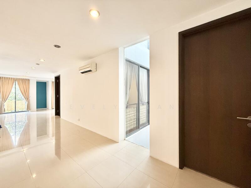 Carlyx Residence, 39 Carlisle Road, Farrer Park / Serangoon Rd, 2 Bedrooms, 1,300 sqft, Apartment For Rent, by Evelyn Tan, 25591739 - Entrance - PropertyGuru.com.sg