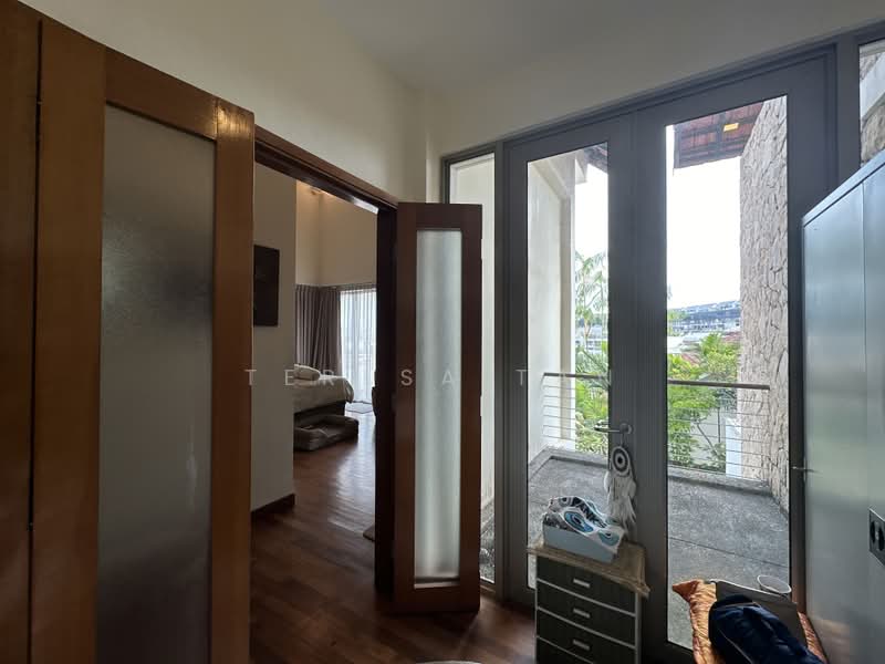 ⭐️ ⭐️LANDED7772@OPERA ESTATE ⭐️966_77772, Cozy 2sty Detached with basement & attic, 5 Bedrooms, 6,212 sqft, Detached House For Sale, by Teresa Tan, 25591779 - Entrance - PropertyGuru.com.sg