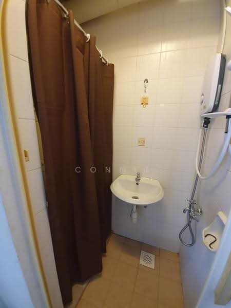 Central Green, 9 Jalan Membina, Alexandra / Commonwealth, Room Rental, 130 sqft, Condominium For Rent, by Connie Seah, 25591876 - Bathroom - PropertyGuru.com.sg