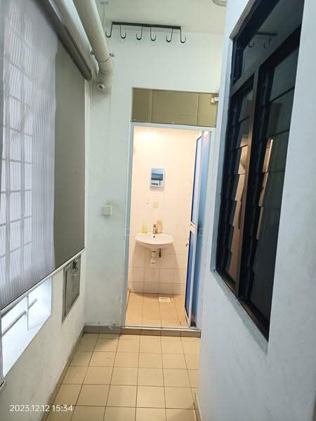 Central Green, 9 Jalan Membina, Alexandra / Commonwealth, Room Rental, 130 sqft, Condominium For Rent, by Connie Seah, 25591876 - Bathroom - PropertyGuru.com.sg
