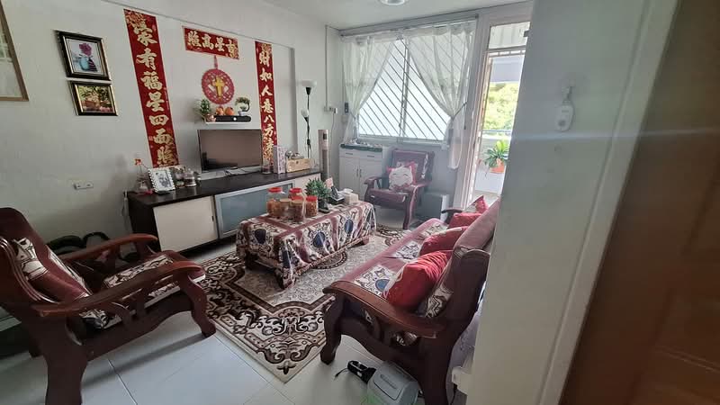 110 Yishun Ring Road HDB Flat For Sale at S$ 450,000 | PropertyGuru Singapore - Living Room