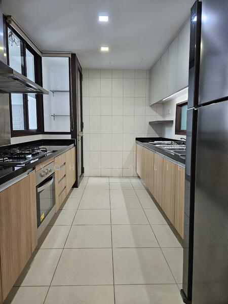 Varsity Park Condominium, 76 West Coast Road, Room Rental, 180 sqft, Condominium For Rent, by Yohanna Lie, 25592194 - Kitchen - PropertyGuru.com.sg