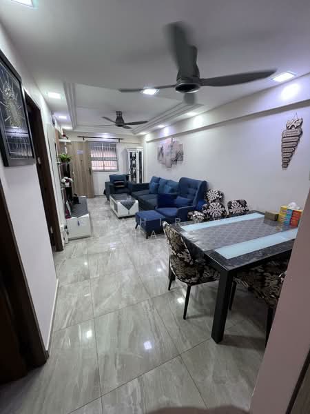 215 Tampines Street 23 HDB Flat For Sale at S$ 470,000 | PropertyGuru Singapore - Living Room