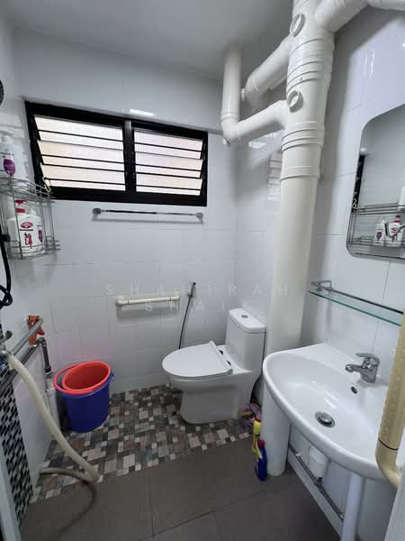215 Tampines Street 23 HDB Flat For Sale at S$ 470,000 | PropertyGuru Singapore - Bathroom