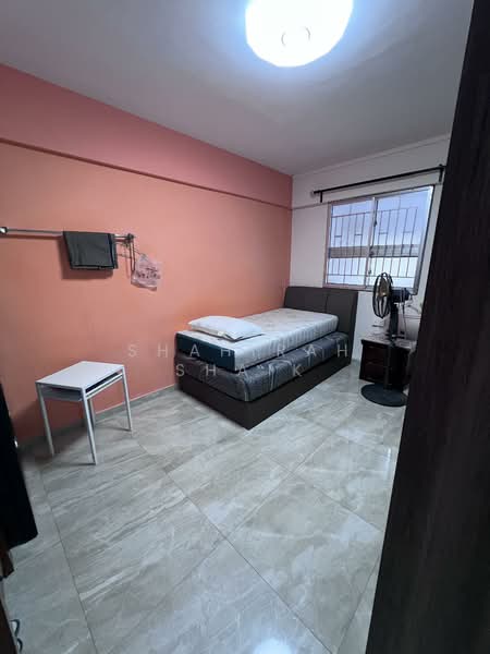 215 Tampines Street 23 HDB Flat For Sale at S$ 470,000 | PropertyGuru Singapore - Bedroom