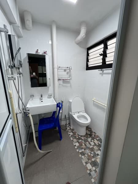 215 Tampines Street 23 HDB Flat For Sale at S$ 470,000 | PropertyGuru Singapore - Bathroom