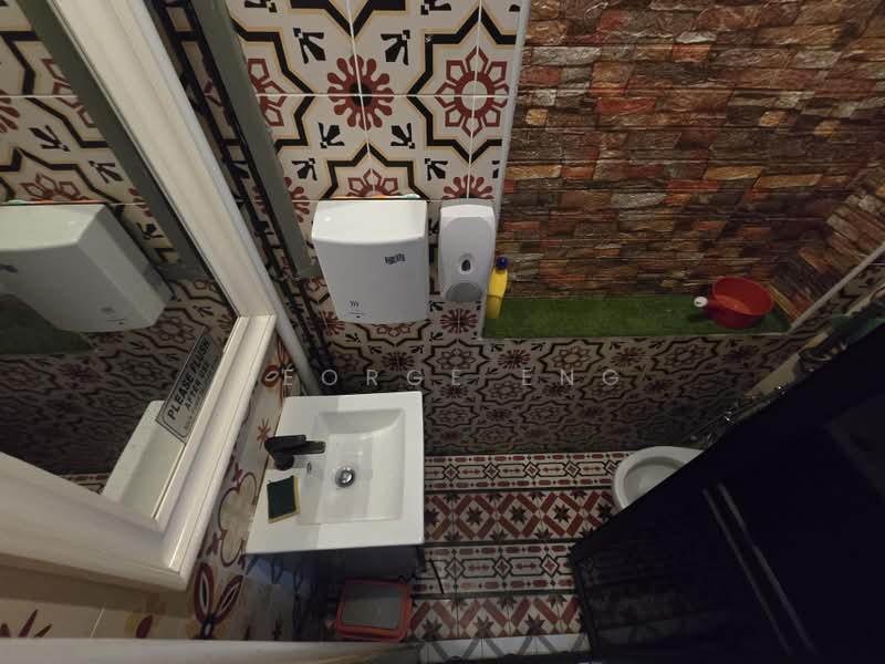 Aliwal Street 2.5 Storey Shophouse, Aliwal Street, Beach Road / Bugis / Rochor, 1,950 sqft, Shop / Shophouse For Rent, by George Eng, 25592884 - Bathroom - CommercialGuru.com.sg