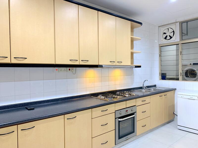 Leonie Condotel, 2 Leonie Hill Road, 4 Bedrooms, 2,770 sqft, Condominium For Rent, by Xavier Aw (欧伟廷), 25594625 - Kitchen - PropertyGuru.com.sg