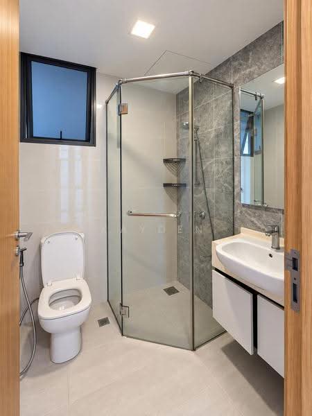 La Fiesta, 58 Sengkang Square, Hougang / Punggol / Sengkang, 2 Bedrooms, 732 sqft, Condominium For Rent, by Kayden Siow, 25594682 - Bathroom - PropertyGuru.com.sg