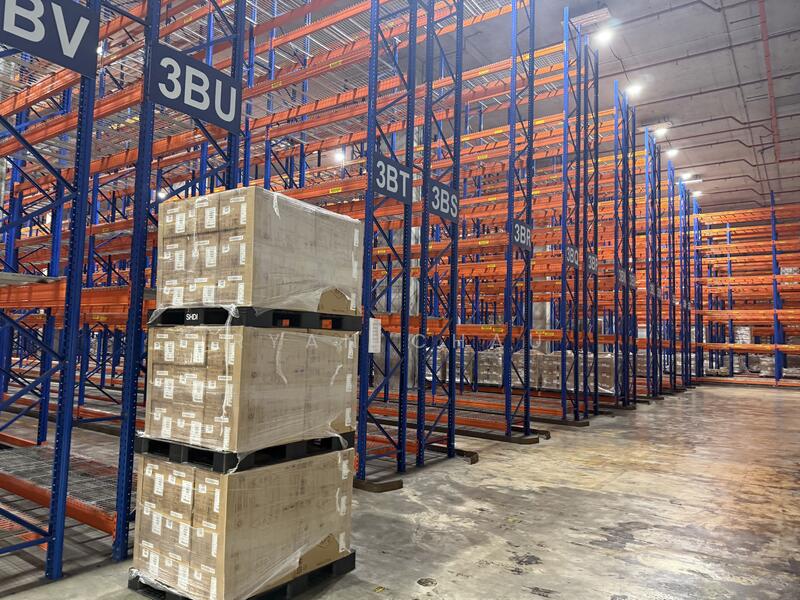 Ground | 11m Clear | 7 Bays + 3 Large Roller Shutter @ Jurong, Jurong, Boon Lay / Jurong / Tuas, 49,000 sqft, Warehouse For Rent, by Ryan Chau, 25595230 - CommercialGuru.com.sg