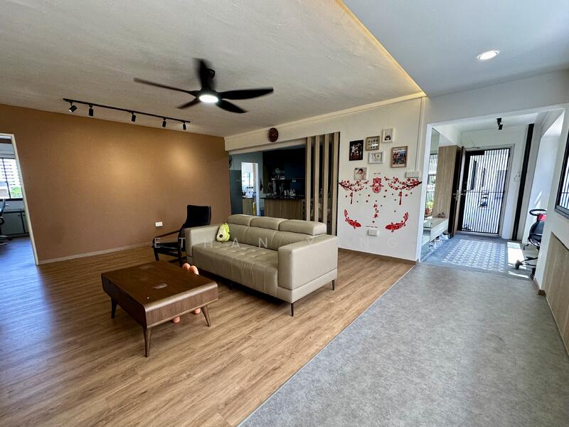 848 Jurong West Street 81, 848 Jurong West Street 81, 3 Bedrooms, 1,420 sqft, HDB Flat For Rent, by Ethan Yang, 25595955 - Living/baloncy/kitchen - PropertyGuru.com.sg