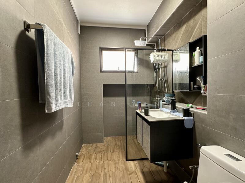 848 Jurong West Street 81, 848 Jurong West Street 81, 3 Bedrooms, 1,420 sqft, HDB Flat For Rent, by Ethan Yang, 25595955 - Master bathroom - PropertyGuru.com.sg