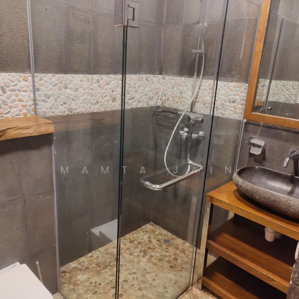 For Rent - 435 race course road