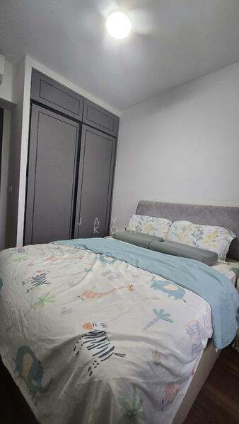 Mayfair Gardens Condominium For Sale at S$ 1,750,000 | PropertyGuru Singapore - Bedroom