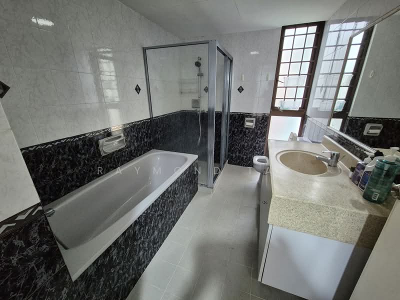 The Tanamera, 1 Tanah Merah Kechil Road, Room Rental, 230 sqft, Condominium For Rent, by Raymond Tay, 25596423 - Bathroom - PropertyGuru.com.sg