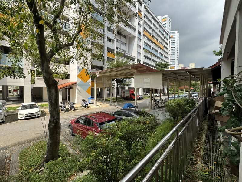 207 Bukit Batok Street 21, 207 Bukit Batok Street 21, 2 Bedrooms, 700 sqft, HDB Flat For Rent, by Bertha Chew, 25596588 - Parking area - PropertyGuru.com.sg