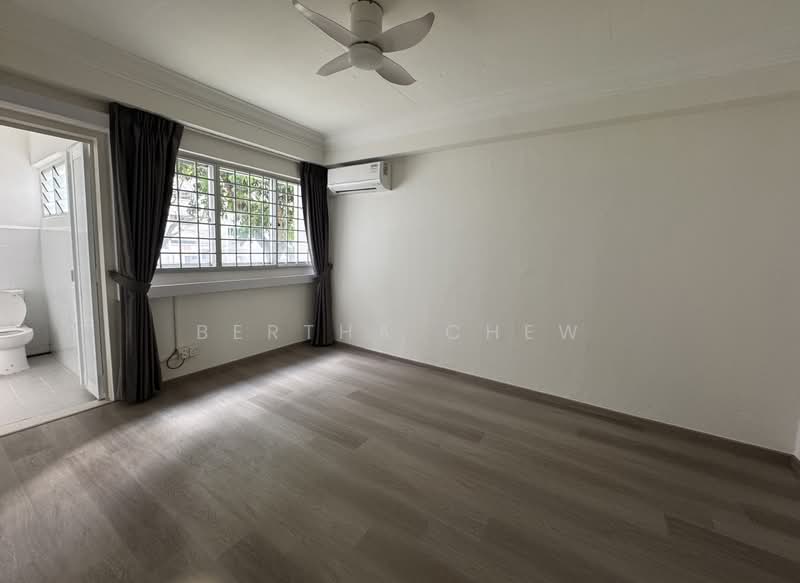 207 Bukit Batok Street 21, 207 Bukit Batok Street 21, 2 Bedrooms, 700 sqft, HDB Flat For Rent, by Bertha Chew, 25596588 - Master Bedroom - PropertyGuru.com.sg