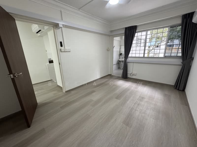207 Bukit Batok Street 21, 207 Bukit Batok Street 21, 2 Bedrooms, 700 sqft, HDB Flat For Rent, by Bertha Chew, 25596588 - Master Bedroom - PropertyGuru.com.sg
