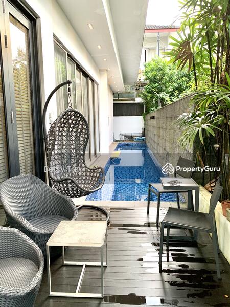 L Pool, Jacuzzi, waterfall feature Wall
