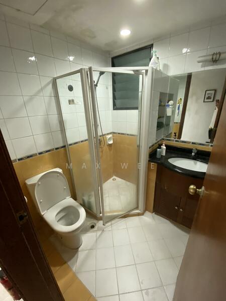 Common bathroom 