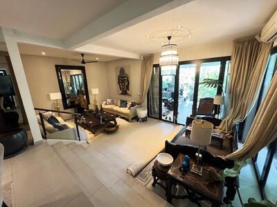 For Sale - Beautifully Reno Semi-D, Near MRT, Wide Frontage > 10metres