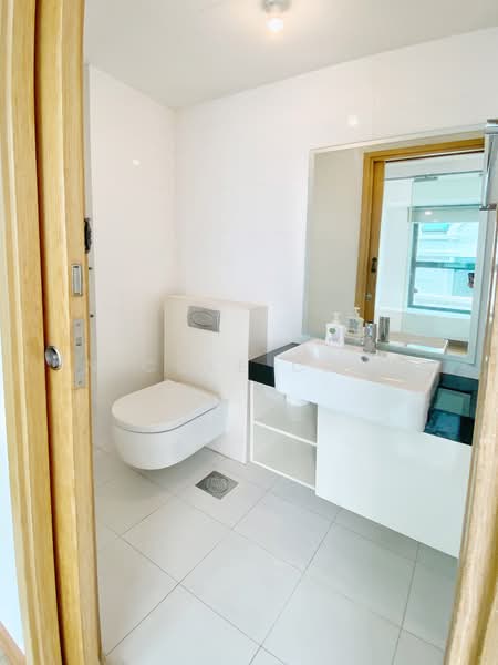 One Oxley Rise, 1 Oxley Rise, 1 Bedroom, 754 sqft, Apartment For Rent, by Nicole Chua, 25597577 - Bathroom - PropertyGuru.com.sg