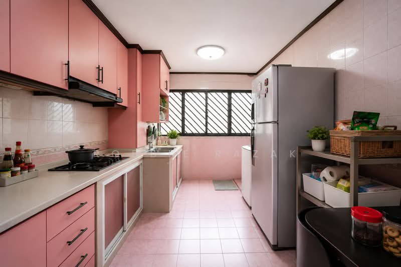 247 Jurong East Street 24, 247 Jurong East Street 24, 2 Bedrooms, 732 sqft, HDB Flat For Sale, by Robbie Razak, 25597720 - Kitchen - PropertyGuru.com.sg