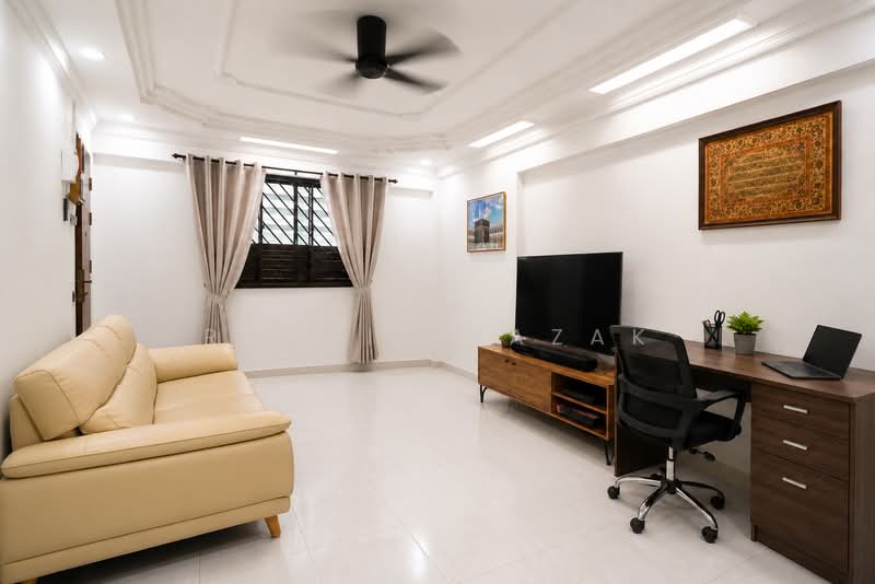 247 Jurong East Street 24, 247 Jurong East Street 24, 2 Bedrooms, 732 sqft, HDB Flat For Sale, by Robbie Razak, 25597720 - Living Room - PropertyGuru.com.sg