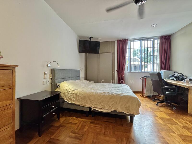 Economy Grew! Yet this house is cheap. Grab this house now, Holland Grove Road, 3 Bedrooms, 2,740 sqft, Terraced House For Sale, by Linda Chow, 25597833 - PropertyGuru.com.sg