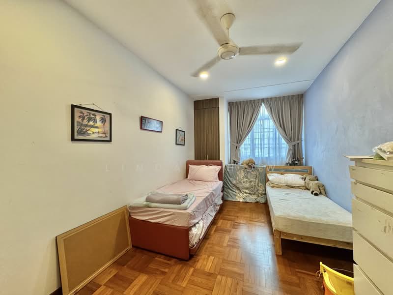 Economy Grew! Yet this house is cheap. Grab this house now, Holland Grove Road, 3 Bedrooms, 2,740 sqft, Terraced House For Sale, by Linda Chow, 25597833 - PropertyGuru.com.sg