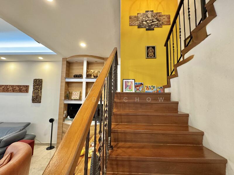 Economy Grew! Yet this house is cheap. Grab this house now, Holland Grove Road, 3 Bedrooms, 2,740 sqft, Terraced House For Sale, by Linda Chow, 25597833 - PropertyGuru.com.sg