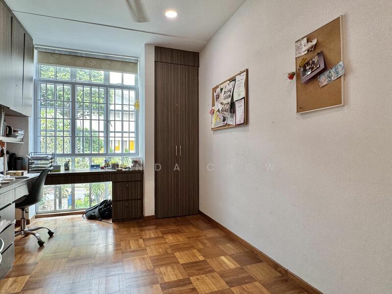 Economy Grew! Yet this house is cheap. Grab this house now, Holland Grove Road, 3 Bedrooms, 2,740 sqft, Terraced House For Sale, by Linda Chow, 25597833 - PropertyGuru.com.sg