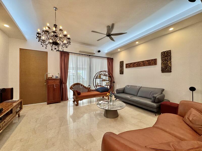 Economy Grew! Yet this house is cheap. Grab this house now, Holland Grove Road, 3 Bedrooms, 2,740 sqft, Terraced House For Sale, by Linda Chow, 25597833 - Actual house - PropertyGuru.com.sg