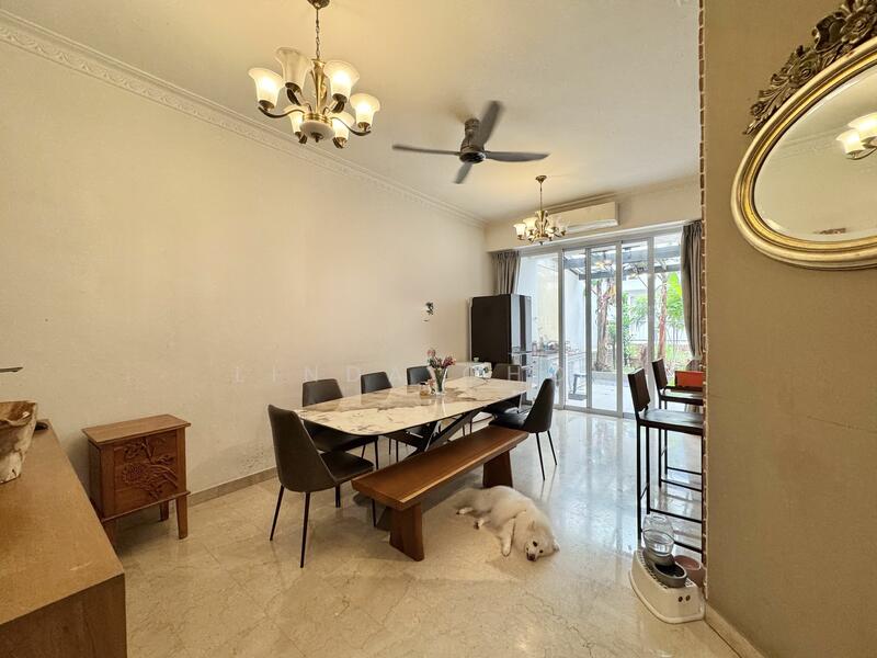 Economy Grew! Yet this house is cheap. Grab this house now, Holland Grove Road, 3 Bedrooms, 2,740 sqft, Terraced House For Sale, by Linda Chow, 25597833 - PropertyGuru.com.sg