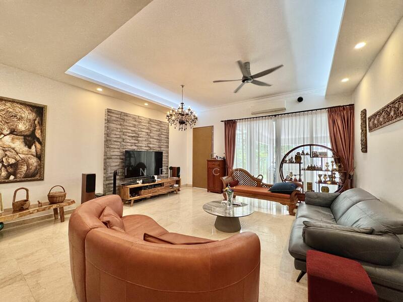 Economy Grew! Yet this house is cheap. Grab this house now, Holland Grove Road, 3 Bedrooms, 2,740 sqft, Terraced House For Sale, by Linda Chow, 25597833 - Actual house - PropertyGuru.com.sg