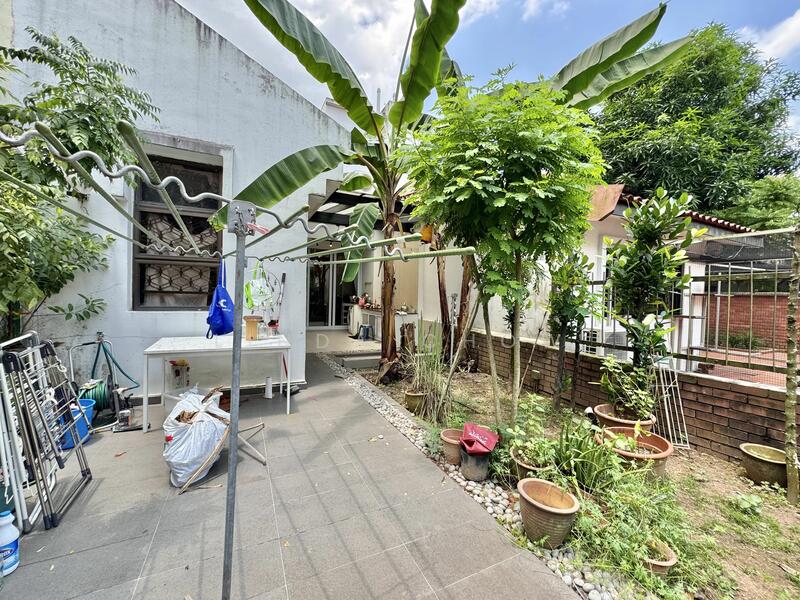 Economy Grew! Yet this house is cheap. Grab this house now, Holland Grove Road, 3 Bedrooms, 2,740 sqft, Terraced House For Sale, by Linda Chow, 25597833 - PropertyGuru.com.sg