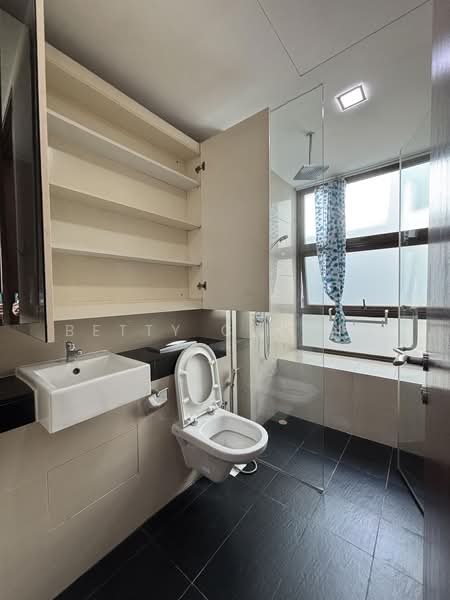 Bliss Residences, 17 Jalan Masjid, 2 Bedrooms, 840 sqft, Apartment For Rent, by Betty Chiang, 25598451 - Master Bath - PropertyGuru.com.sg