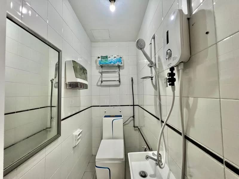 Avon Park, 1 Youngberg Terrace, Room Rental, 100 sqft, Condominium For Rent, by Donny Tan, 25598909 - Bathroom - PropertyGuru.com.sg