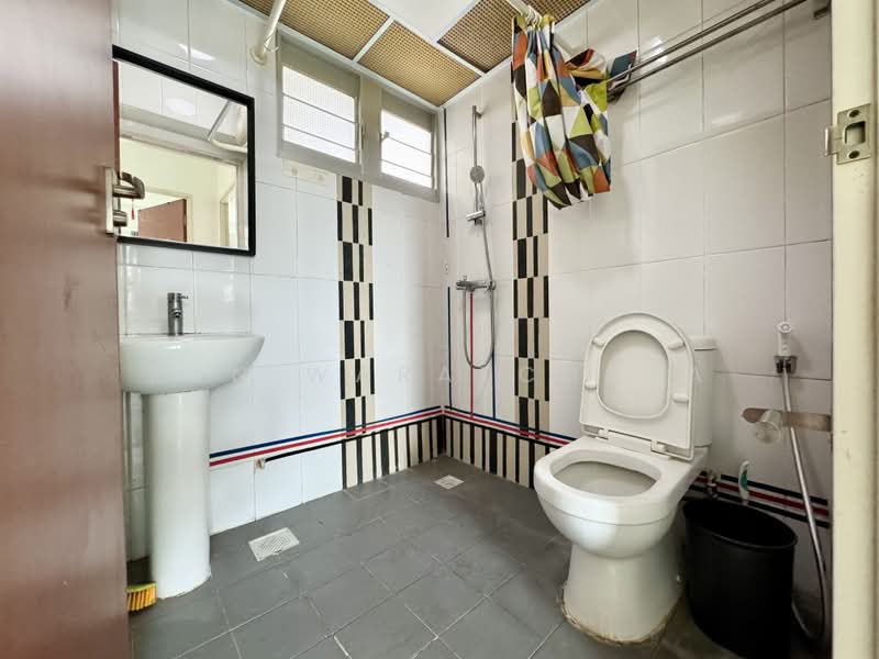 10C Bendemeer Light, 10C Bendemeer Road, 2 Bedrooms, 732 sqft, HDB Flat For Rent, by Pan Waratchaya, 25599219 - Bathroom - PropertyGuru.com.sg