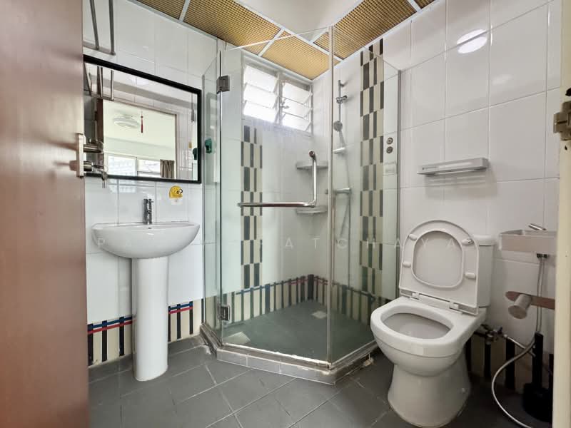 10C Bendemeer Light, 10C Bendemeer Road, 2 Bedrooms, 732 sqft, HDB Flat For Rent, by Pan Waratchaya, 25599219 - Bathroom - PropertyGuru.com.sg