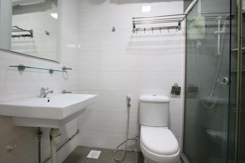7 Lorong 7 Toa Payoh, 7 Lorong 7 Toa Payoh, 3 Bedrooms, 1,291 sqft, HDB Flat For Rent, by Aldrick Loh, 25599644 - Master Bathroom - PropertyGuru.com.sg