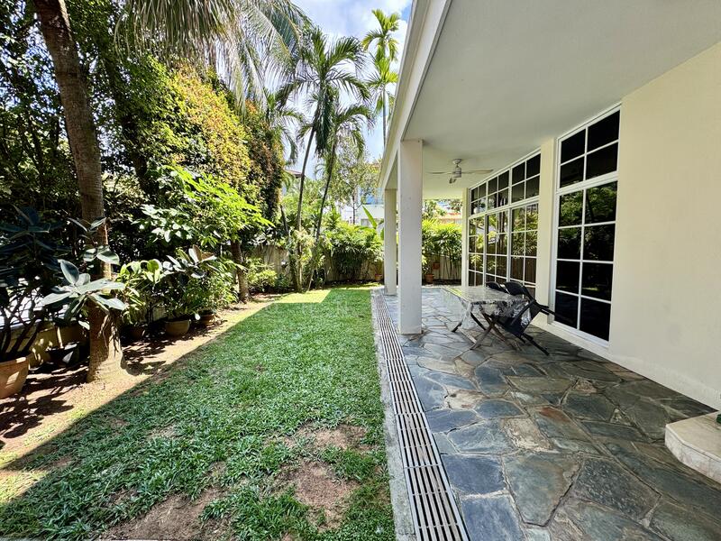 Quiet 3 storey Semi-D on siglap, Siglap Road, East Coast / Marine Parade, 5 Bedrooms, 3,528 sqft, Semi-Detached House For Rent, by John Lee, 25599834 - PropertyGuru.com.sg