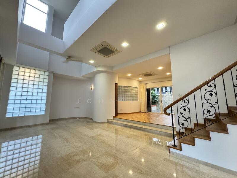 Quiet 3 storey Semi-D on siglap, Siglap Road, East Coast / Marine Parade, 5 Bedrooms, 3,528 sqft, Semi-Detached House For Rent, by John Lee, 25599834 - PropertyGuru.com.sg