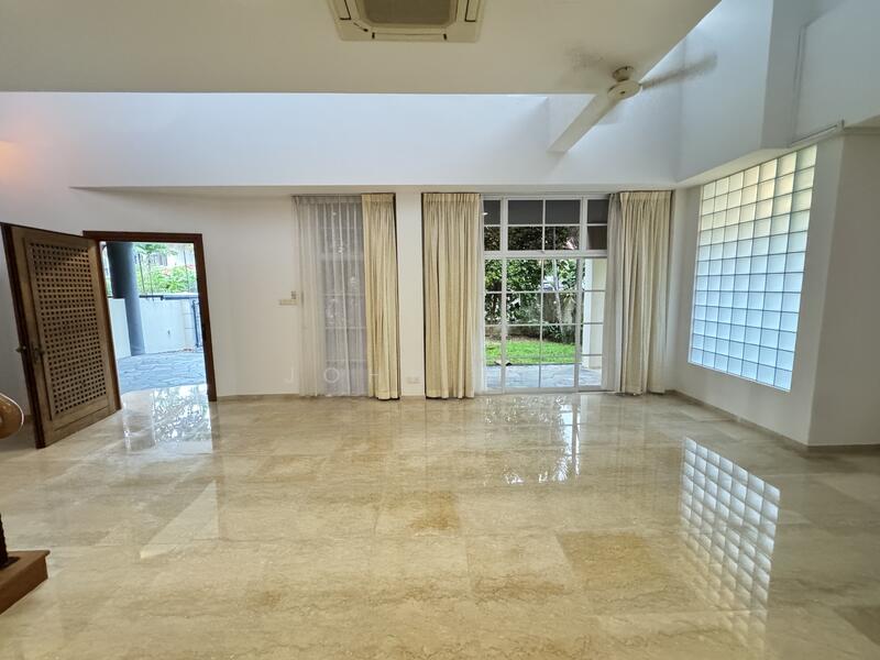 Quiet 3 storey Semi-D on siglap, Siglap Road, East Coast / Marine Parade, 5 Bedrooms, 3,528 sqft, Semi-Detached House For Rent, by John Lee, 25599834 - Living Room - PropertyGuru.com.sg