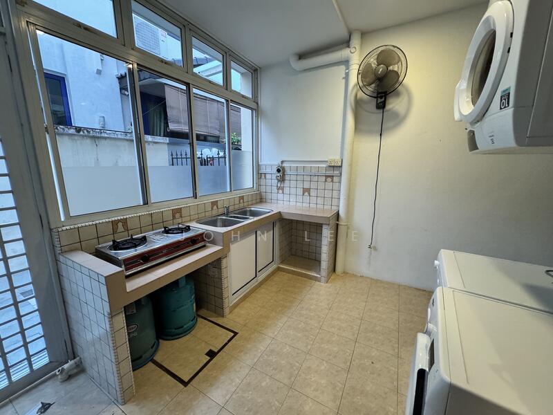 Quiet 3 storey Semi-D on siglap, Siglap Road, East Coast / Marine Parade, 5 Bedrooms, 3,528 sqft, Semi-Detached House For Rent, by John Lee, 25599834 - Kitchen - PropertyGuru.com.sg