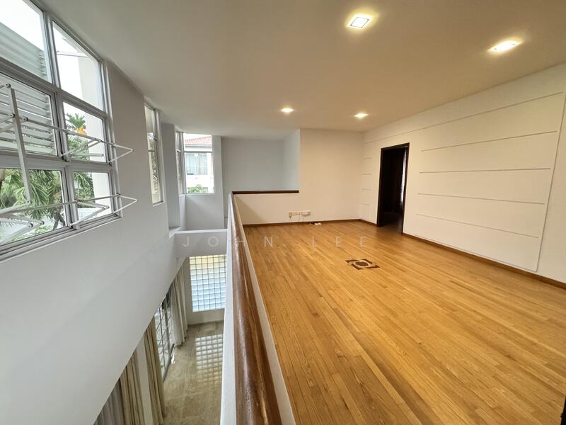 Quiet 3 storey Semi-D on siglap, Siglap Road, East Coast / Marine Parade, 5 Bedrooms, 3,528 sqft, Semi-Detached House For Rent, by John Lee, 25599834 - Hallway - PropertyGuru.com.sg
