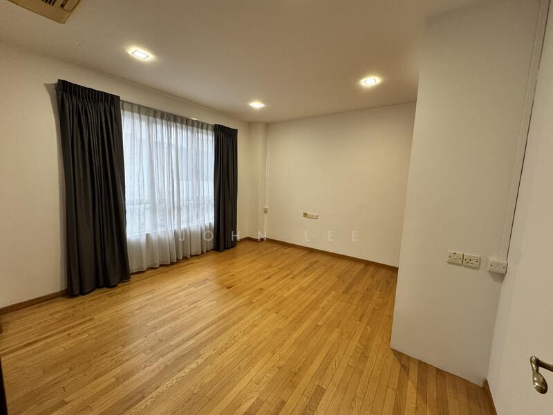 Quiet 3 storey Semi-D on siglap, Siglap Road, East Coast / Marine Parade, 5 Bedrooms, 3,528 sqft, Semi-Detached House For Rent, by John Lee, 25599834 - Bedroom - PropertyGuru.com.sg