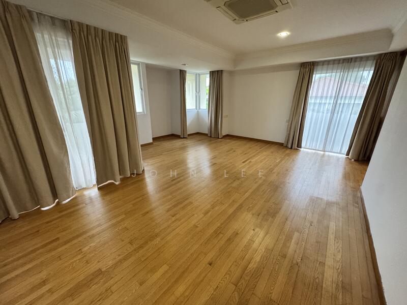 Quiet 3 storey Semi-D on siglap, Siglap Road, East Coast / Marine Parade, 5 Bedrooms, 3,528 sqft, Semi-Detached House For Rent, by John Lee, 25599834 - Living Room - PropertyGuru.com.sg