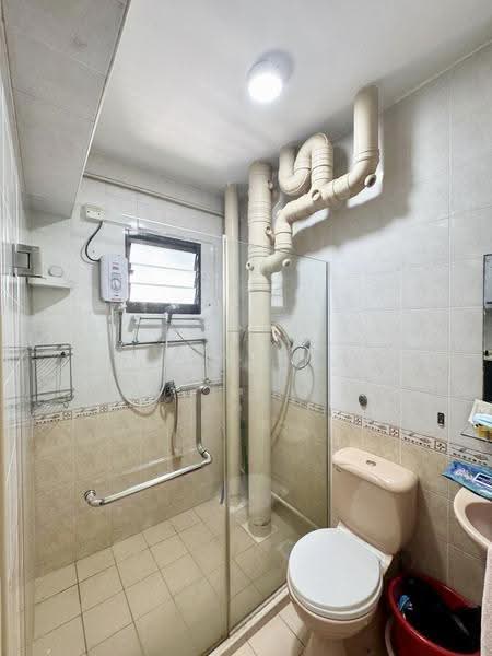 202A Compassvale Drive, 202A Compassvale Drive, Hougang / Punggol / Sengkang, 4 Bedrooms, 1,399 sqft, HDB Flat For Rent, by Joey Lim, 25599874 - Bathroom - PropertyGuru.com.sg